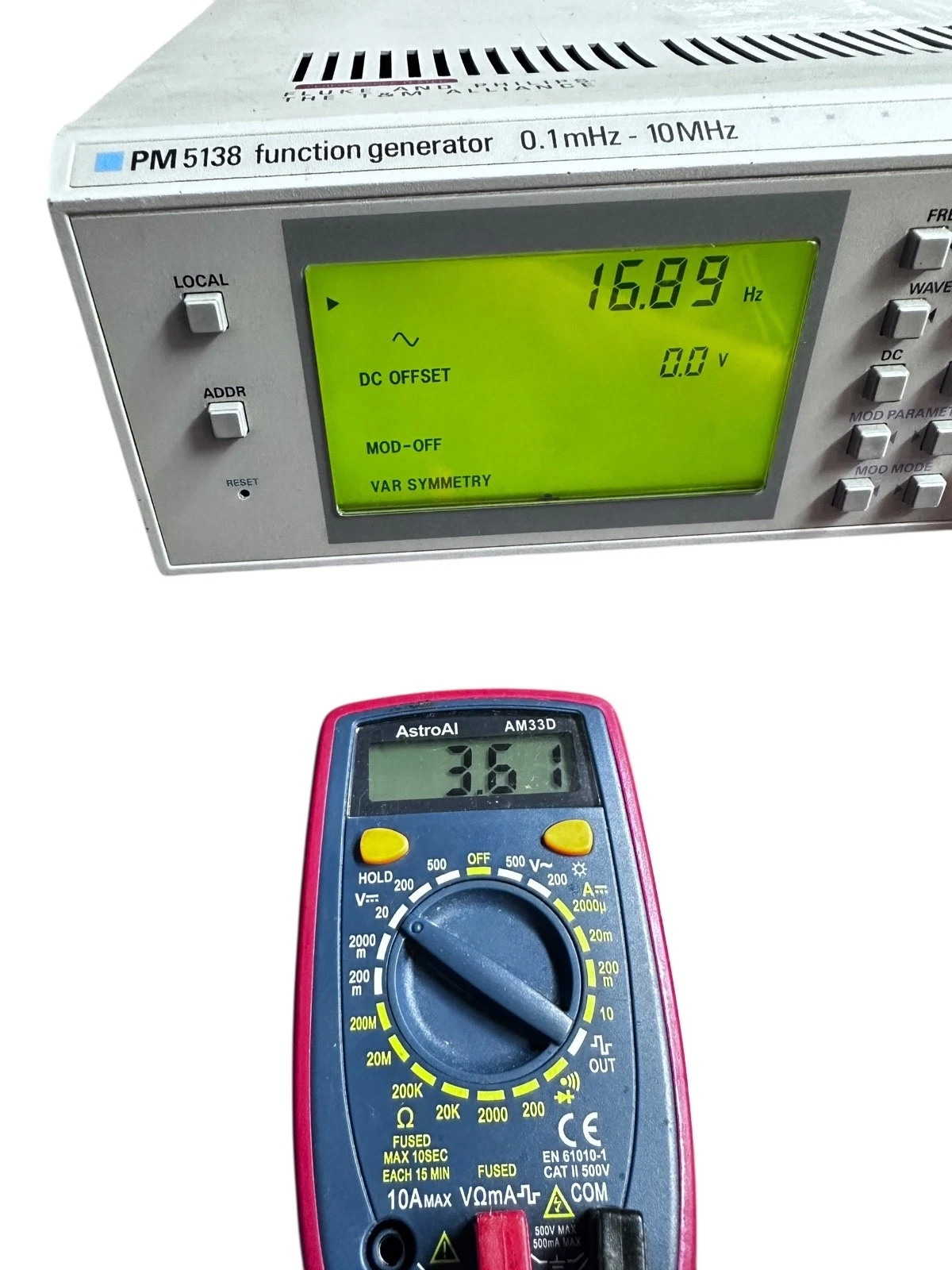 Fluke / Philips PM5138A/131 Programmable Function Generator, 0.1 mHz - 10 MHz — photo 2 of 15