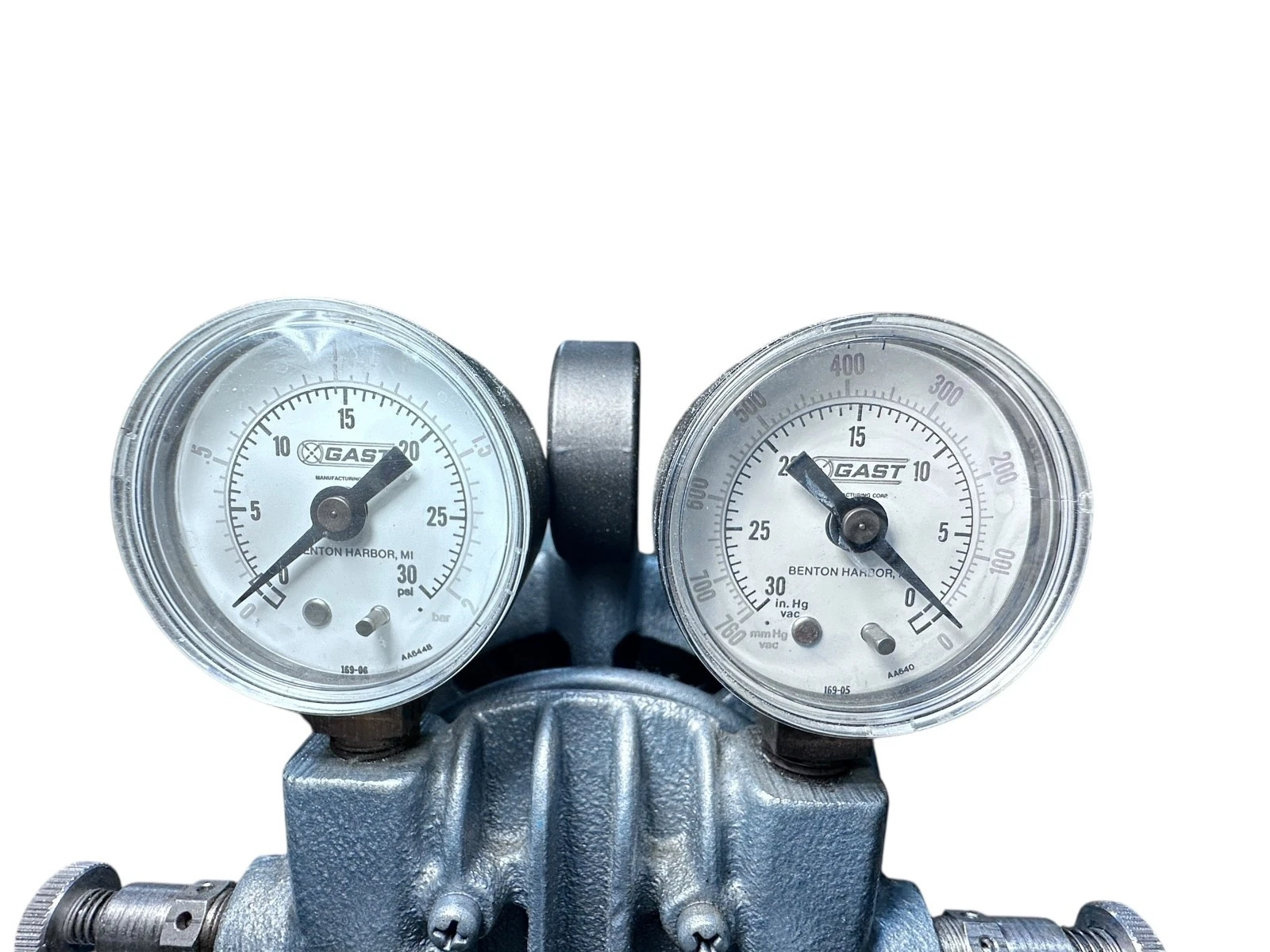 Gast Vacuum / Pressure Pump w/ GE Motor 1/6 HP | Dual Gauges | Laboratory Unit — photo 4 of 9