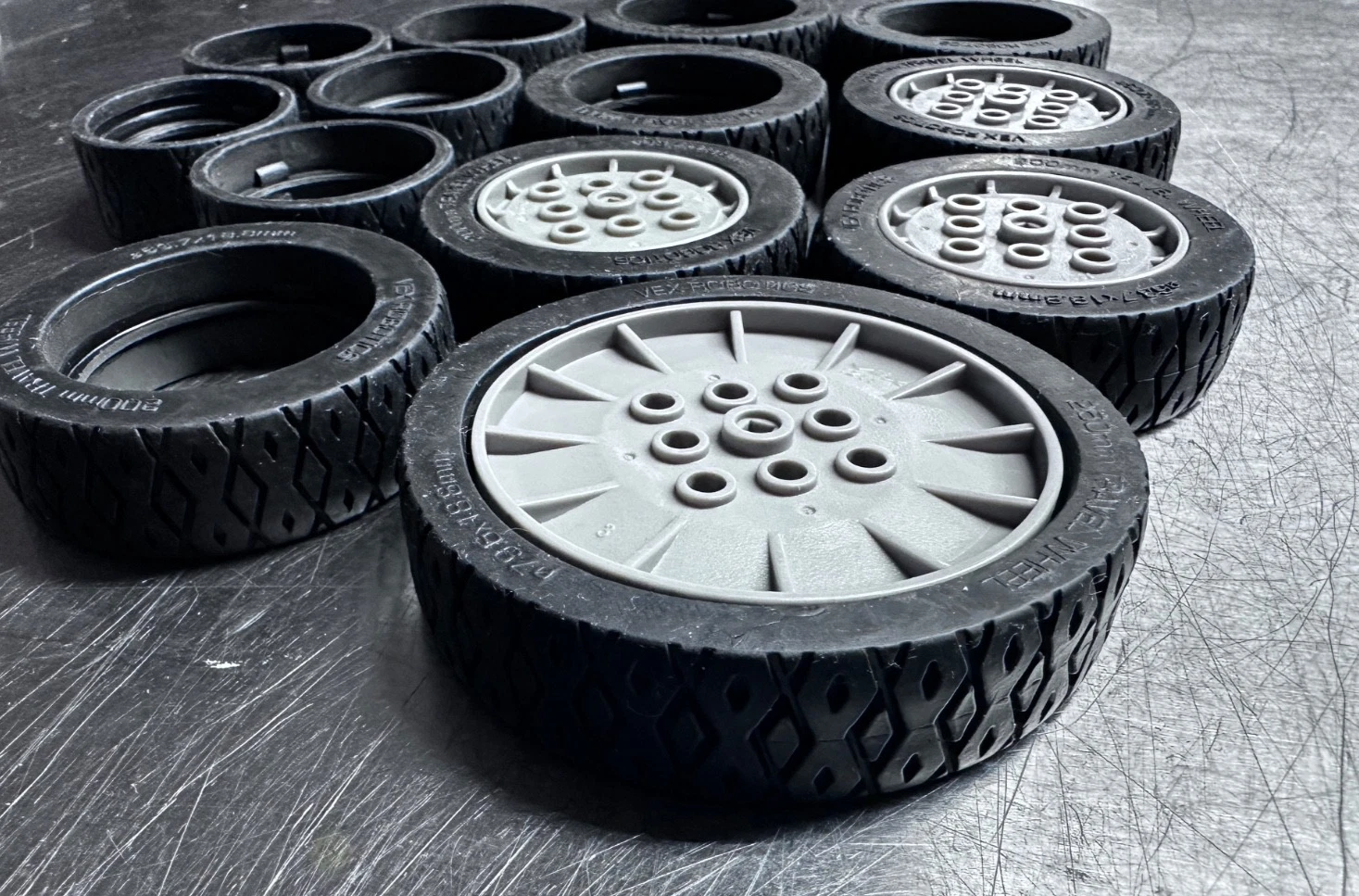 VEX Robotics Tires & Wheels LOT – 200mm Travel Tires & 63.7mm Tires + More — photo 2 of 5