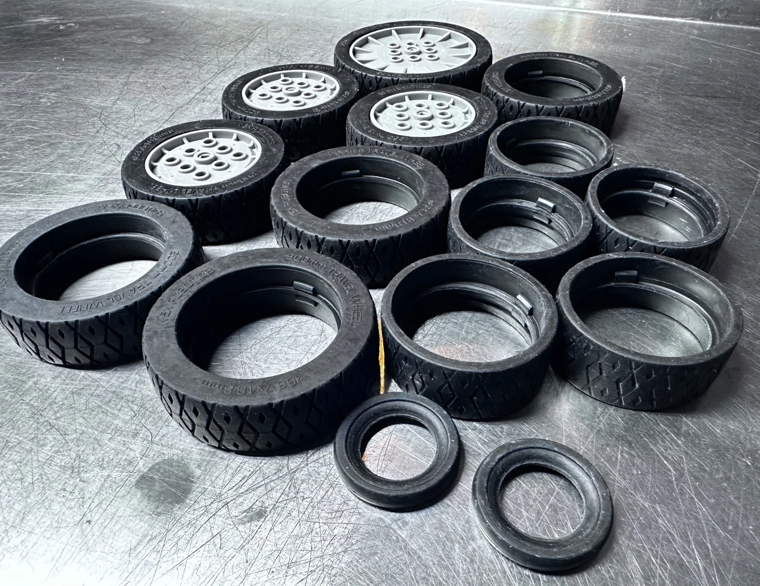 VEX Robotics Tires & Wheels LOT – 200mm Travel Tires & 63.7mm Tires + More — photo 3 of 5