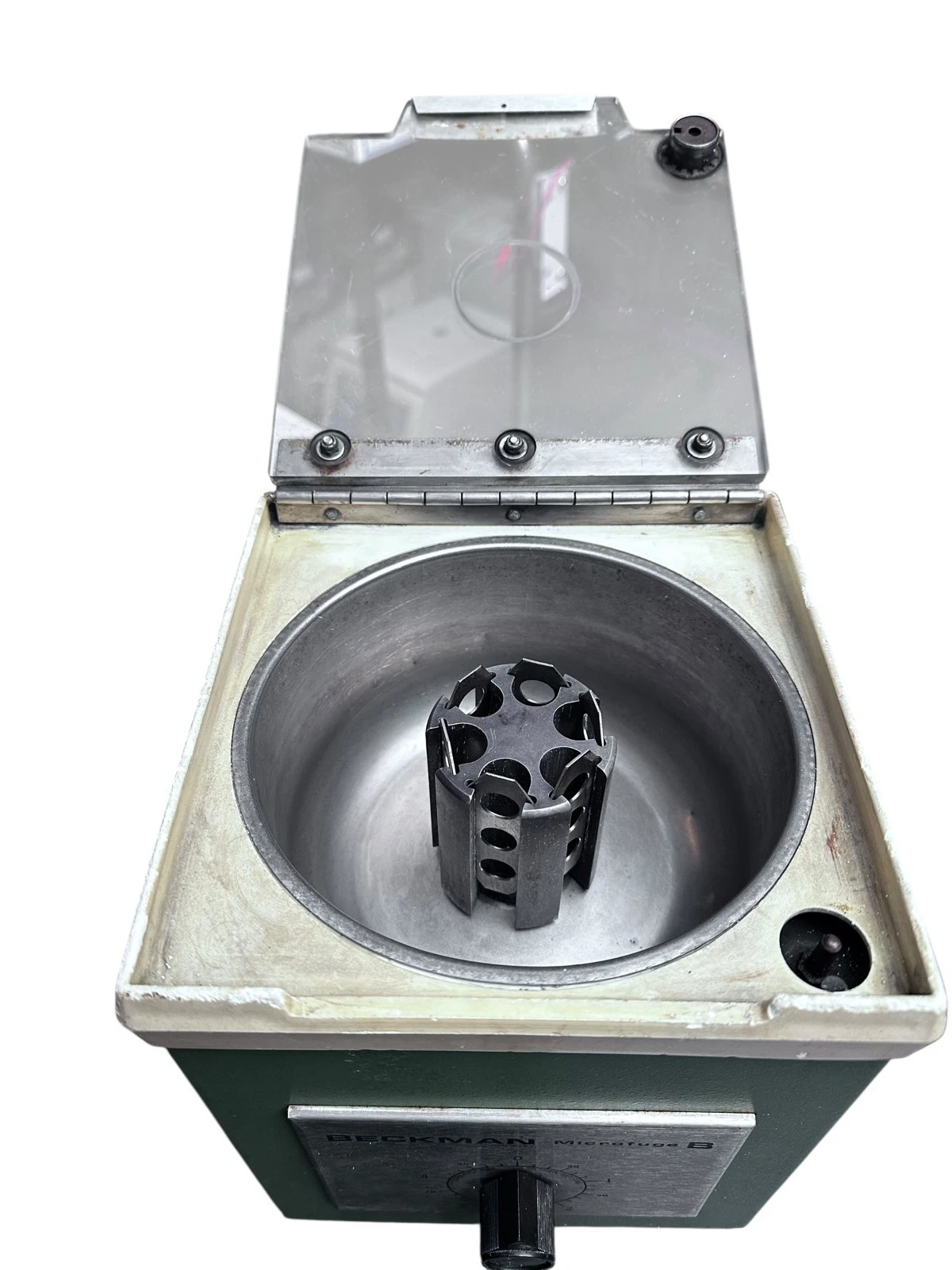 Beckman Microfuge B Centrifuge – 115V, 1.65A, Working – Model 338720 — photo 5 of 7