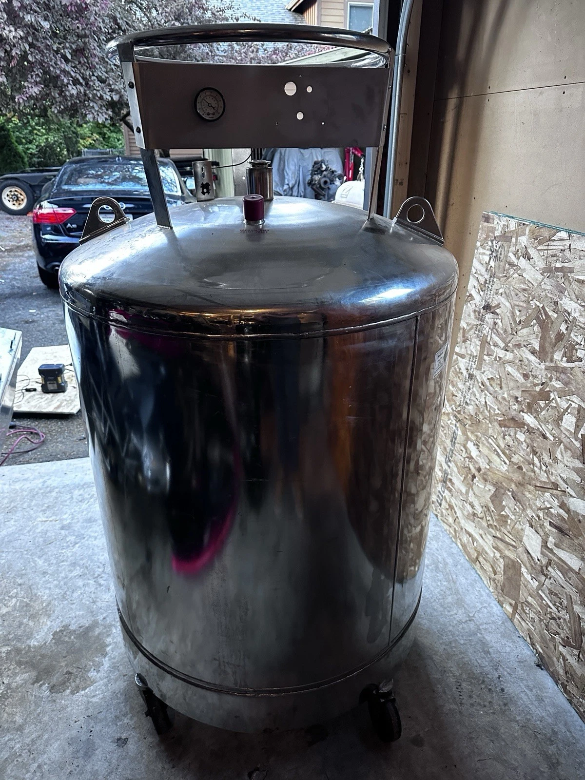 Cryenco NMR 250L Liquid Helium Storage Dewar — photo 6 of 15