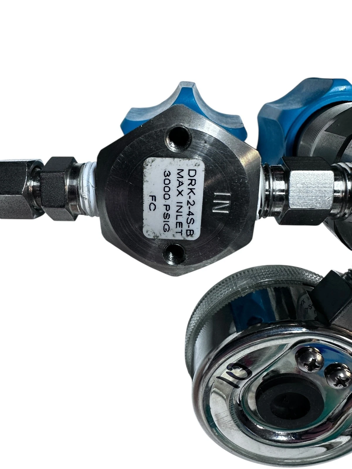Airgas VEC 410-2-4F-V Compressed Gas Regulator 3000 PSI w/ Dual Gauges DRK-2A-SB — photo 4 of 9