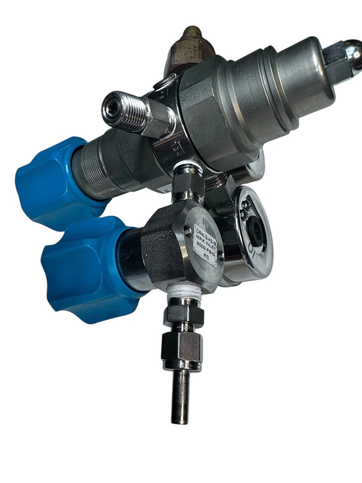 Airgas VEC 410-2-4F-V Compressed Gas Regulator 3000 PSI w/ Dual Gauges DRK-2A-SB — photo 5 of 9