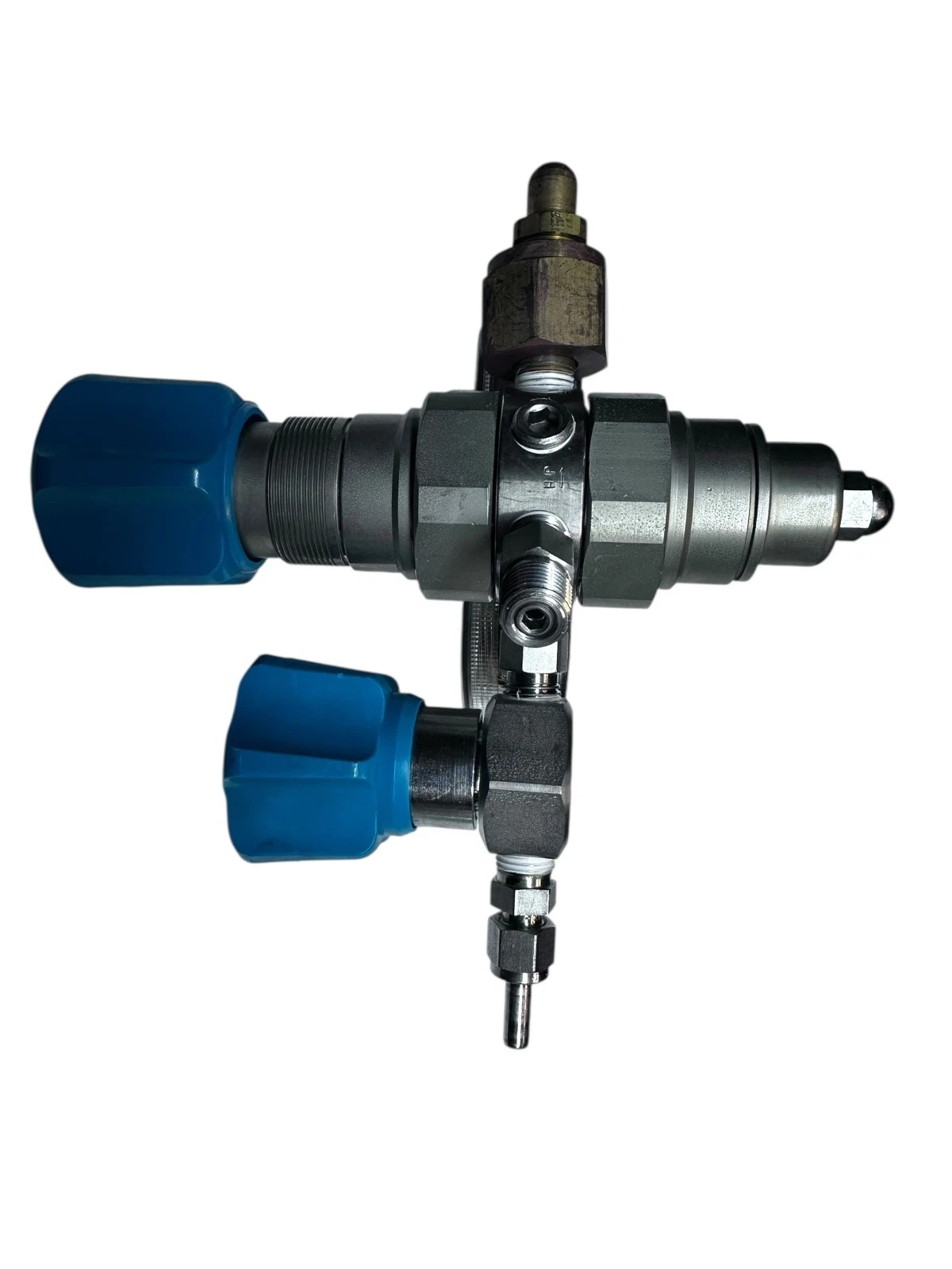 Airgas VEC 410-2-4F-V Compressed Gas Regulator 3000 PSI w/ Dual Gauges DRK-2A-SB — photo 6 of 9