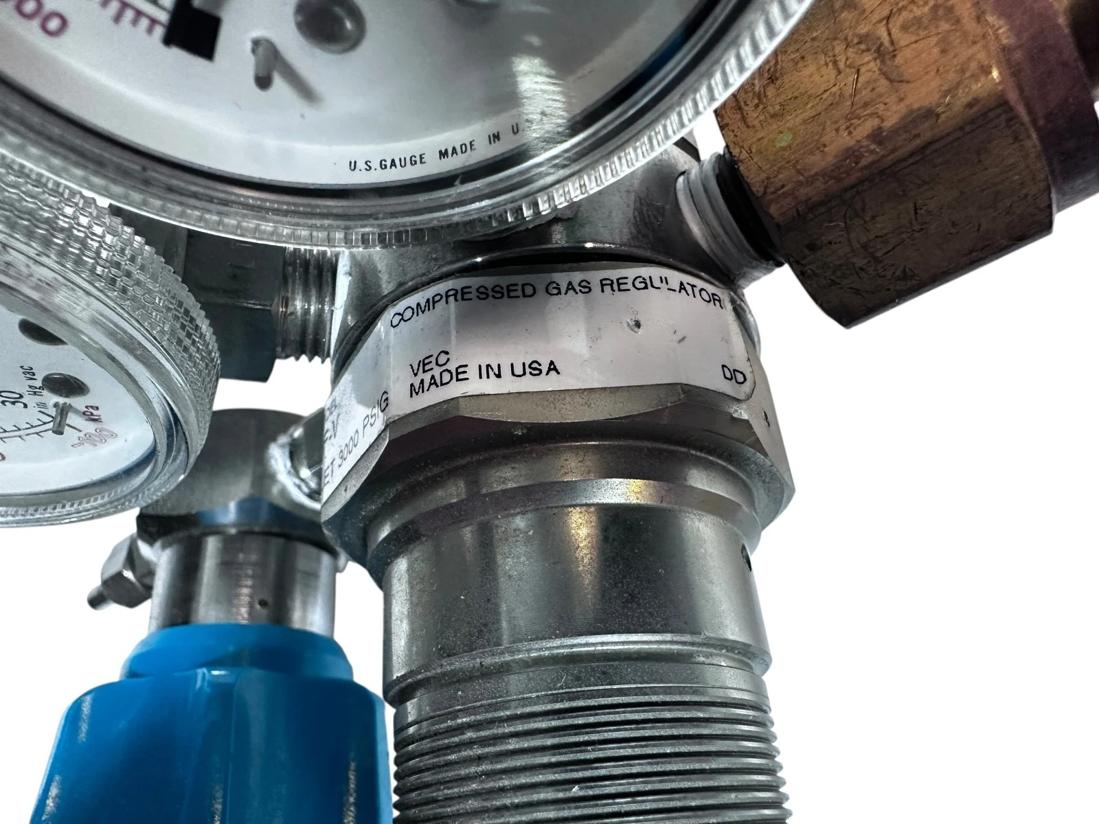 Airgas VEC 410-2-4F-V Compressed Gas Regulator 3000 PSI w/ Dual Gauges DRK-2A-SB — photo 8 of 9