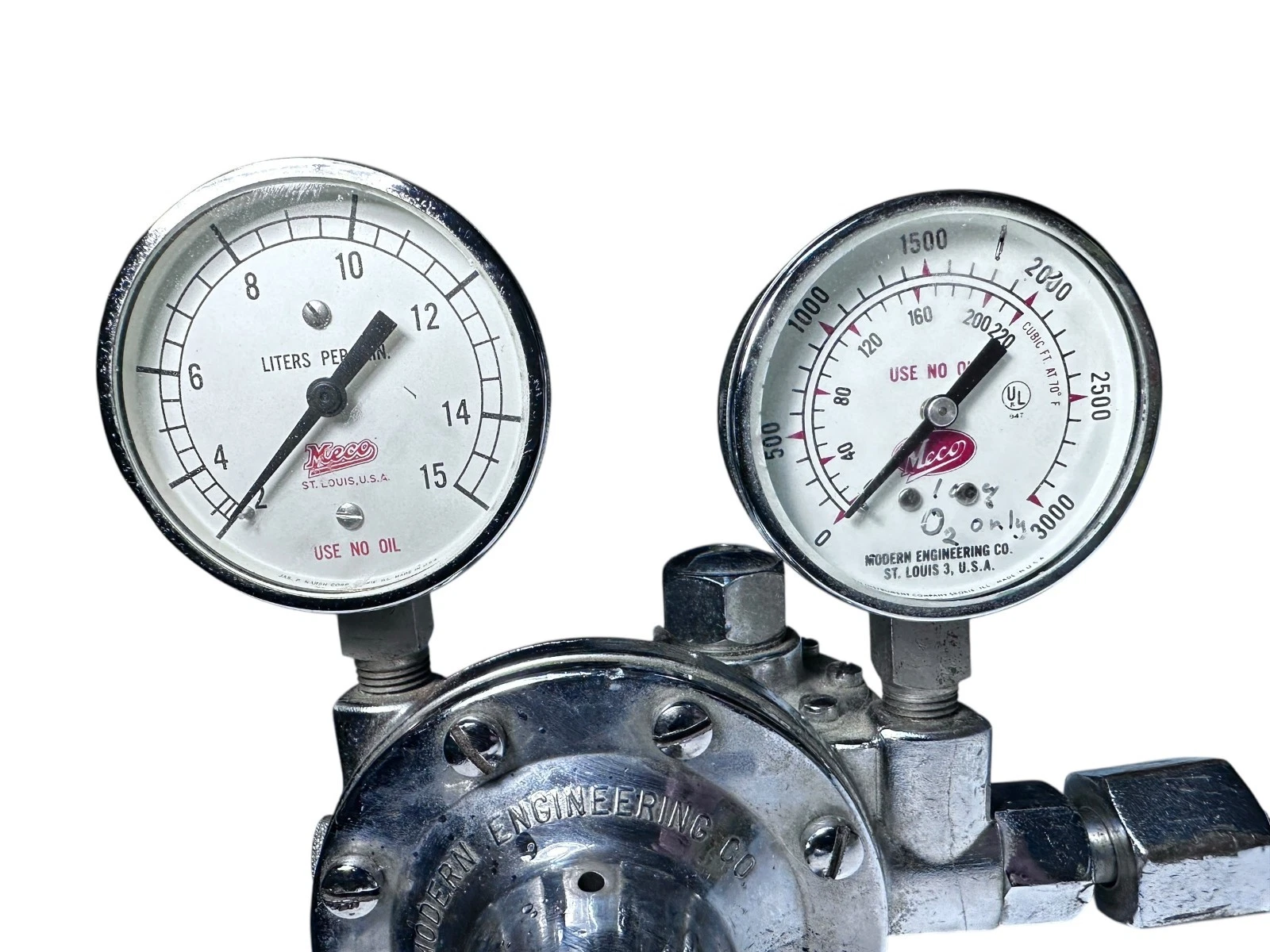 MECO Safe-T-Check Dual Stage Oxygen Regulator 3000 PSI Gauge St Louis USA — photo 2 of 9