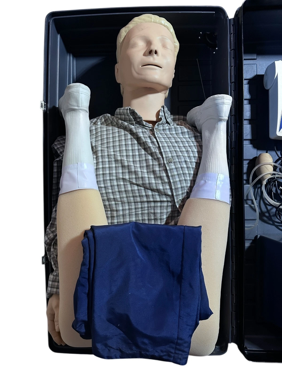Laerdal Resusci Anne CPR Training Manikin w/ VitalSim Control Unit – Excellent — photo 5 of 11