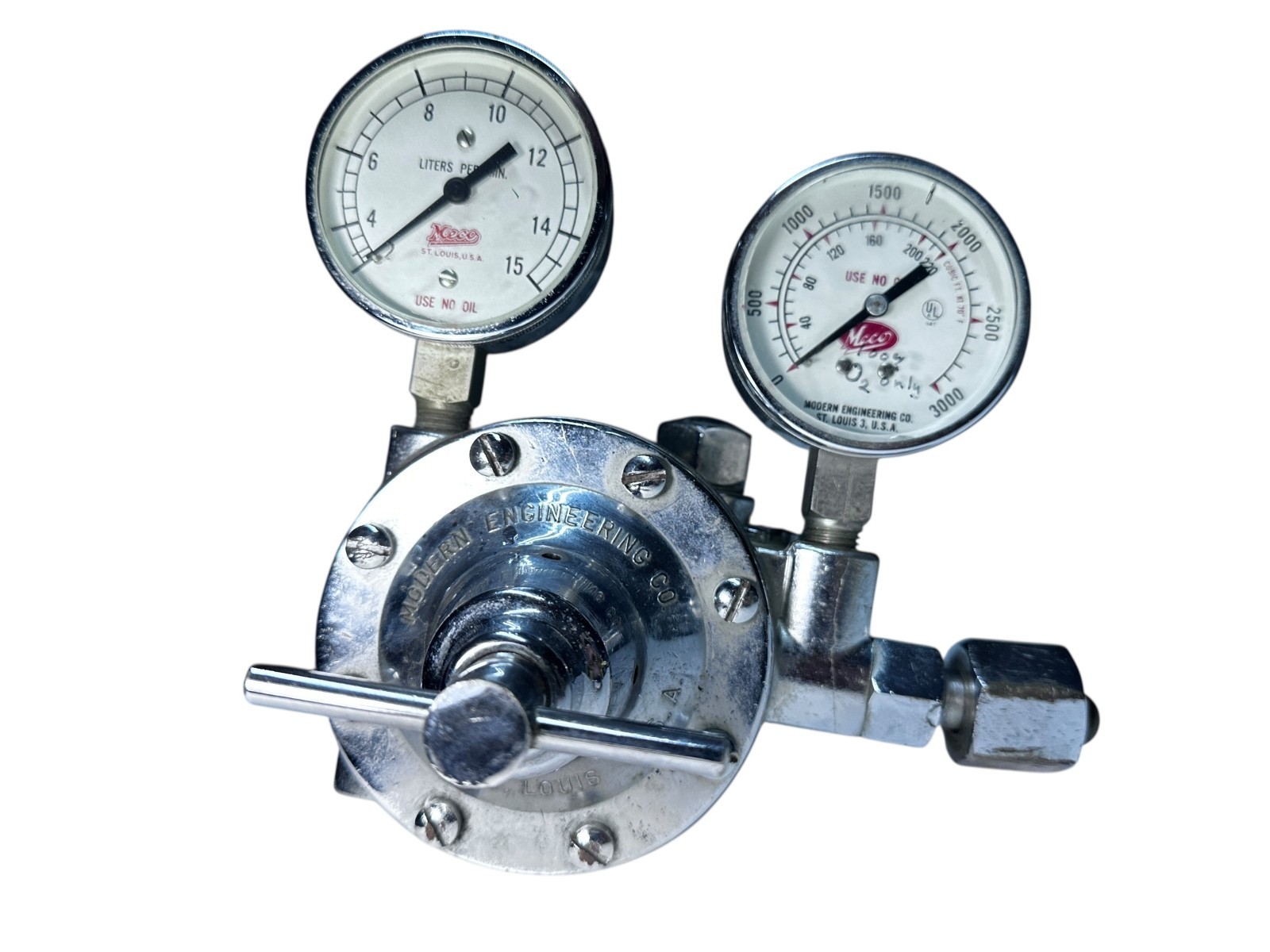 MECO Safe-T-Check Dual Stage Oxygen Regulator 3000 PSI Gauge St Louis USA available from Noble Lab Trade